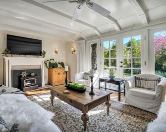 Wine Country Retreat with Pool, 10 Mi to Dtwn Sonoma - Glen Ellen - Sala de estar
