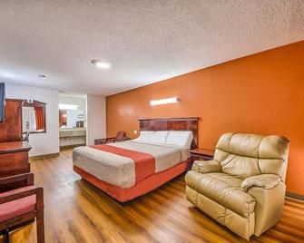 Hillcrest Inn & Suites Ozona - Ozona - Bedroom