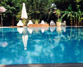 Traditional stone cottage with stunning garden in historic Kaya village. - Kayaköy - Pool