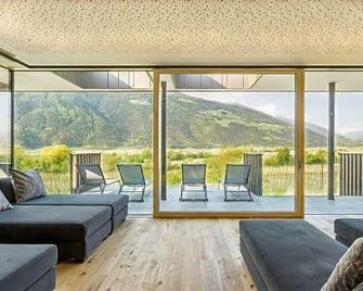 Hotel Vinschgerhof - Silandro - Living room