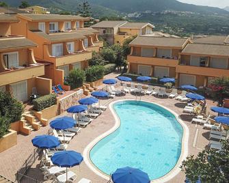 Residence Le Onde - Badesi - Piscina