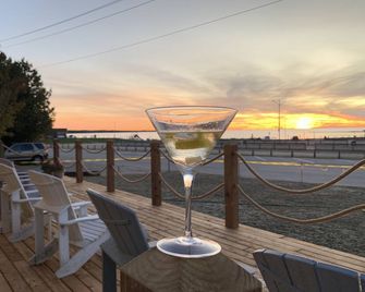 205 - Standard Rm 1 Queen Bed - 2nd Floor - Port Elgin - Balkon