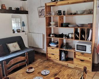 Casal, very beautiful stone house in the wild steppe of the Causse - Alzon - Sala de estar