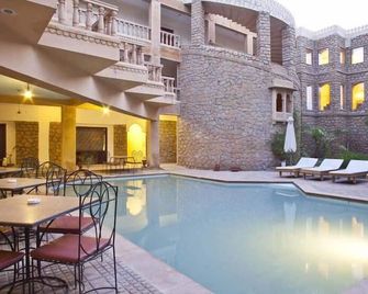 Deoki niwas palace - Jaisalmer - Bể bơi