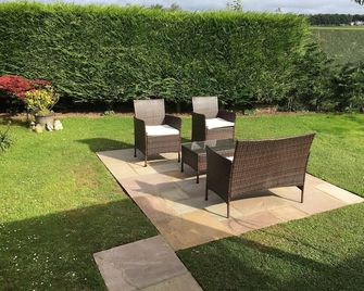 Yorkshire Wolds Spacious Modern Holiday Bungalow - Driffield - Patio