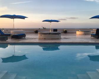 Amazing Ocean Views - Contemporary Condo - Pool - SPA- 10 min walk to Beach. - Grace Bay - Pool