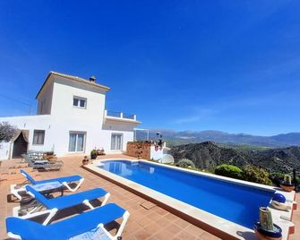 Great 2 Bedroom Apartment with wonderful views, Swimming Pool and Jacuzzi - Comares - Pool