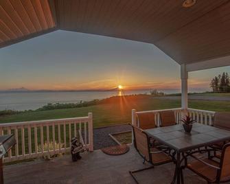 God's View on Cook Inlet in the heart of Alaska's playground. - Ninilchik - Balcón