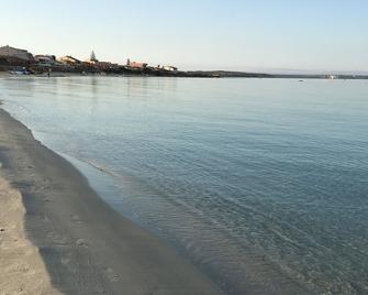Comfortable apartment ideal for families, seniors and surf lovers - Putzu Idu - Strand