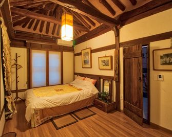 Gyodong Salrae Guesthouse - Jeonju - Bedroom