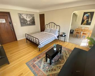 Entire Studio Apartment - Climate Pledge Arena & Space Needle - Seattle - Bedroom