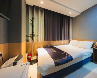 Myeongdong New Stay Inn - Seoul - Schlafzimmer