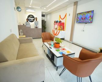 Hotel Anugya - אינדור - סלון