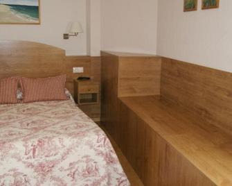 Hostal Casa Isabel - Portonovo - Schlafzimmer