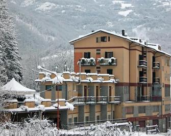 Hotel Cimone - Riolunato - Edificio