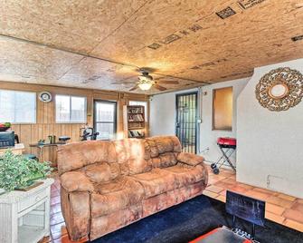 Rio Rancho Home 14 Mi Old Town Albuquerque! - Rio Rancho - Living room