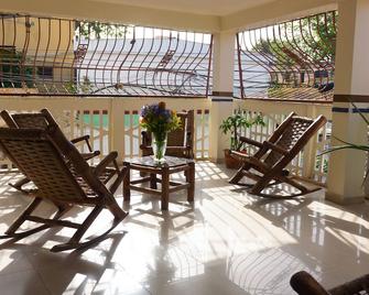 Hotel Luis V Santo Domingo - סנטו דומינגו - מרפסת