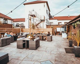 The Stones Hotel - סולסברי - פטיו