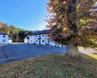 The Traveler on Main - Suite #4- Across the Street from Back of the Dragon! - Tazewell - Edificio
