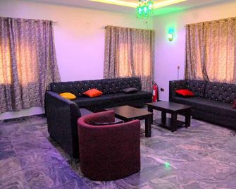 Star Sapphire Luxury Hotels Ltd - Uyo - Lounge