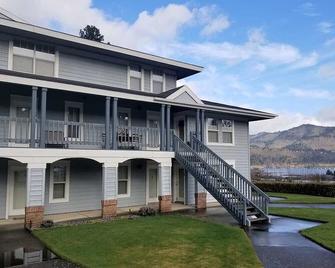 Space and Style - 1 Bedroom, 2 Bathrooms - Convenient, Cozy Condo - Hood River - Building