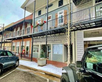 Loft apartment on Clifton, TN Main Street Convenient, Cozy and Clean br - Clifton - Edificio