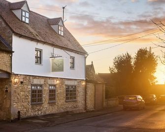 The Bat and Ball - Oxford - Building