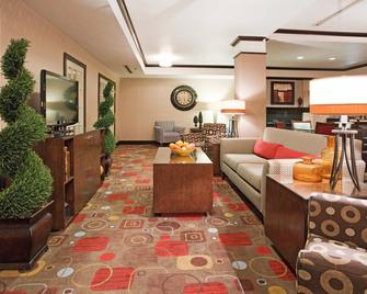 Holiday Inn Express & Suites Ogden - Ogden - Sala de estar