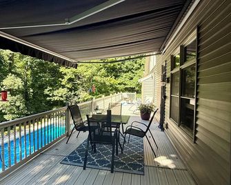 Country living just 4 miles from Crawfordsville - Crawfordsville - Balkon
