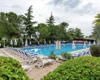 Hotel Royal - Garda - Pool