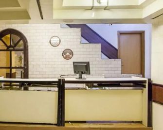 Hotel Samrat - Indore - Front desk