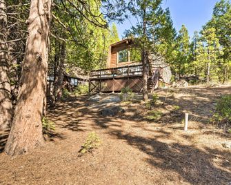 Charming Pinecrest Cabin With Private De - Strawberry (Tuolumne County)