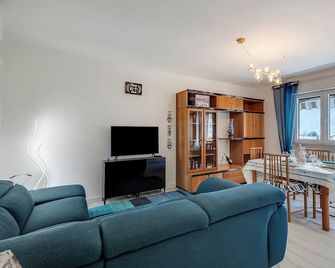 Garda Lake View From The 7th Floor, Riva del Garda, Italy - Riva del Garda - Living room