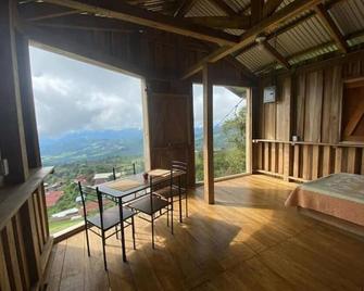 Cabaña Don Felo - Turrialba - Balcón