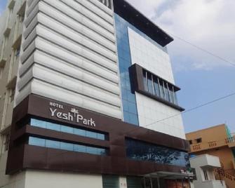 Hotel Yesh Park - Nellore - Building