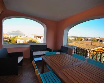Porto San Paolo Apartment 500 M From The Beach With Solarium - Porto San Paolo - Balcon