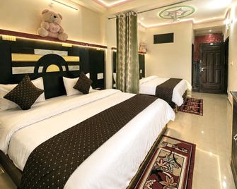 The Amber Retreat - A Cozy Stay Surrounded by the Beauty of Mussoorie #Mountain View #Luxury Rooms #Restaurant #Parking - Mussoori - Quarto