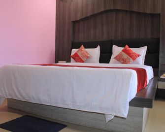 Hotel Galaxy International - Puri - Schlafzimmer