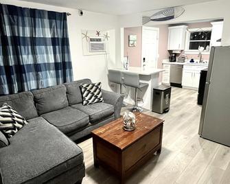 Beachy Paradise - Indian Rocks Beach - Living room