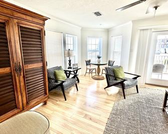 Sea La Vie 2 Bedroom Townhouse by RedAwning - Navarre Beach - Living room
