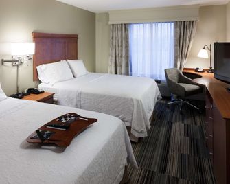 Hampton Inn & Suites Davenport - דאבנפורט - חדר שינה