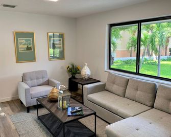 Fort Lauderdale Harbourside Flats#3 - Centrally Located! - פורט לודרדייל - סלון