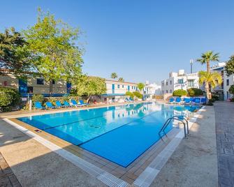 Green Bungalows Hotel Apartments - Agia Napa - Pool