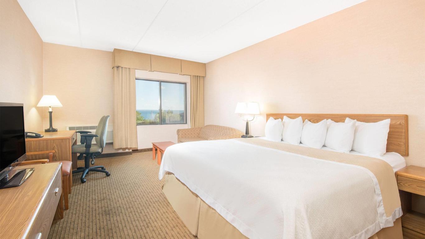 Days Inn by Wyndham Duluth Lakewalk