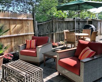 Marshview Cottage: Charming, Quiet & Water views - Kennebunkport - Patio