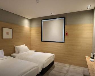 Hong C Hotel Gangneung Station - Gangneung - Habitación