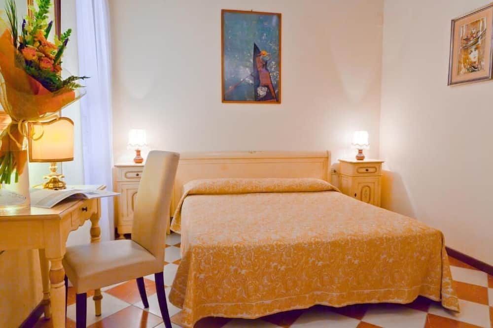 هوتل هينري - البندقية - غرفة نوم