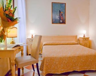 Hotel Henry - Venice - Bedroom