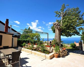 Apartment Jasna with breathtaking sea view, terrace and free parking - Hreljin - Βεράντα