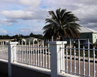 Island gem. Close to beach and downtown - Saint John's - Balcon